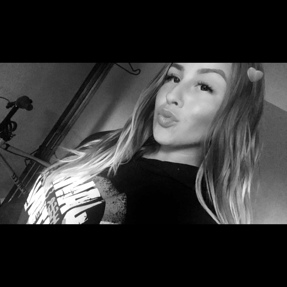 Meet your Posher, Ashlynn - Picture 1 of 1